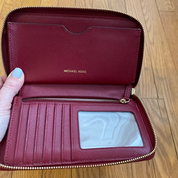 Michael Kors Jet Set Wallet - Picture 3 of 3